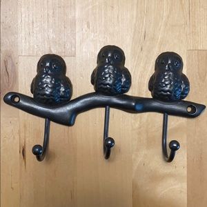 Metal owl rack